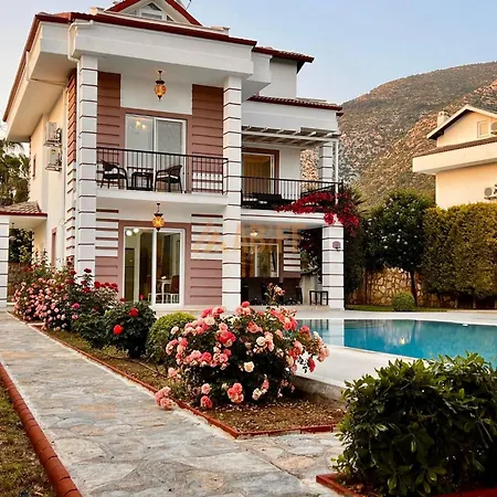 4 Bedroom Premium N Oludeniz וילה