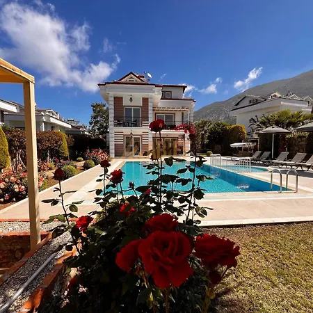4 Bedroom Premium N Oludeniz וילה